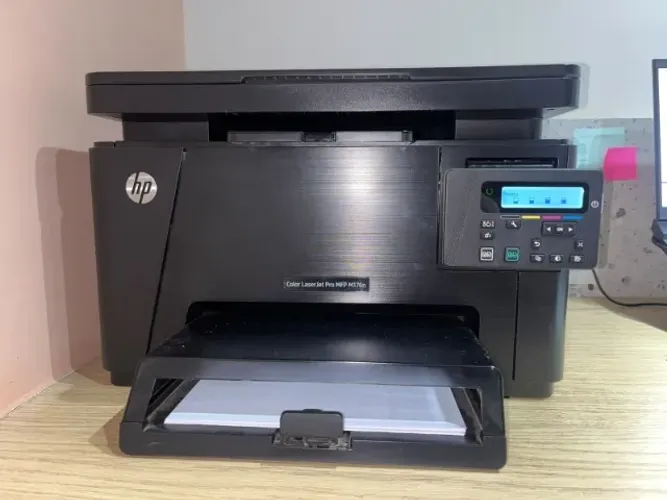 Impressora HP Color LaserJet Pro MFP M176n