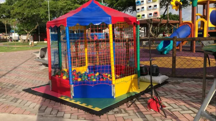 VENDO PULA PULA 3,05 M + PISCINA DE BOLINHA 2M × 2M (OITAVADA)