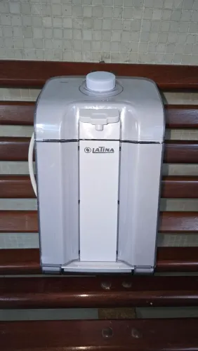 Purificador de água Latina PN535 esta seminovo 