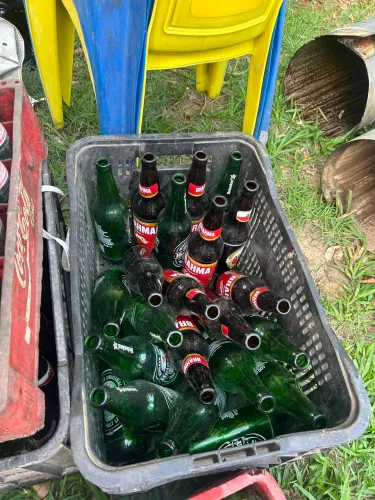Caixas de cerveja e cascos