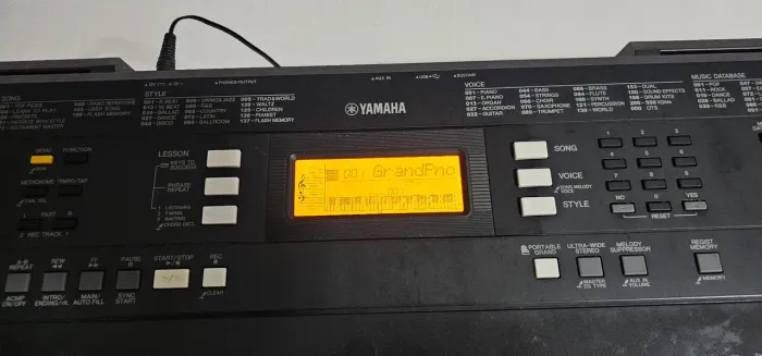 TECLADO ARRANJADOR PSR E343