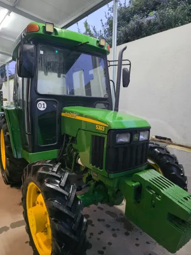 Trator traçado 4x4 Jhon Deere 5053