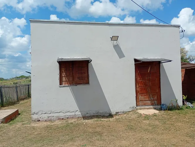 vendo uma casa do lado da arena Race de trás banho ouro verde 3 quarto uma conzinha uma