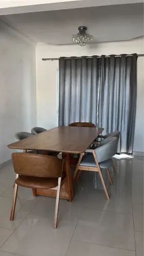 Vendo mesa madeira com 6 cadeiras