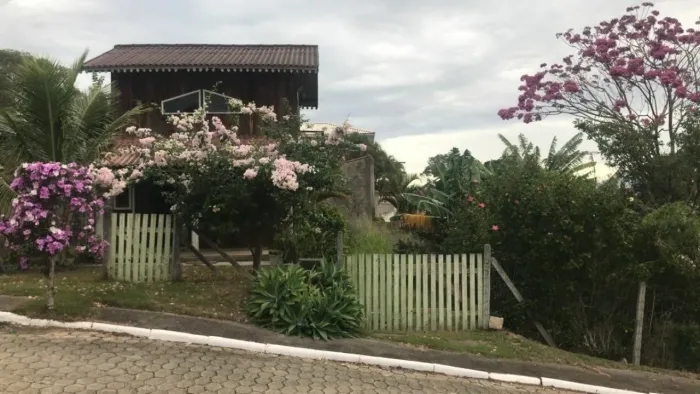 Casa em Condomínio no Sul da ilha estilo loft com mezanino