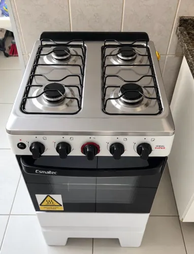 Vendo fogão, microoondas e cama