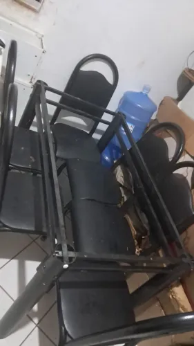 Mesa de jantar tubular com seis cadeiras