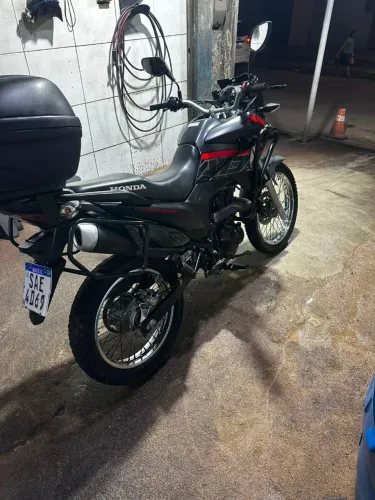 MOTO BEM CONSERVADA