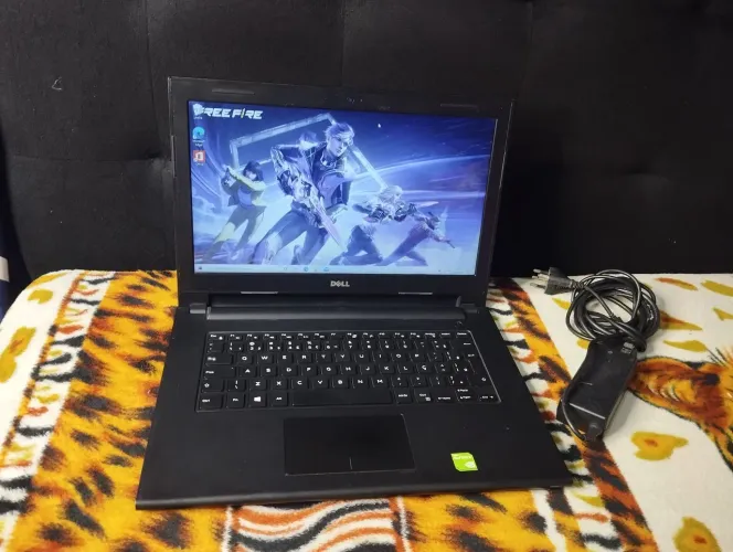 Notebook core i5 da quarta geração 8 GB funcionando tudo