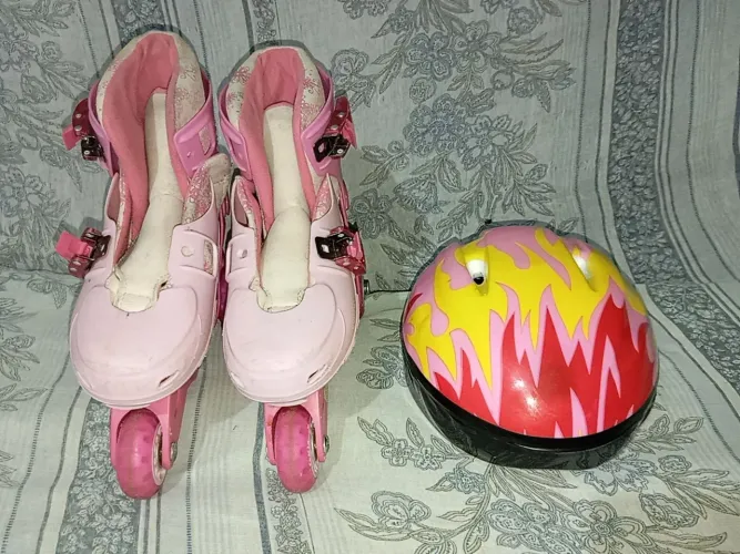 Par De Patins Com Capacete