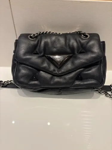 Bolsa preta de couro Schutz