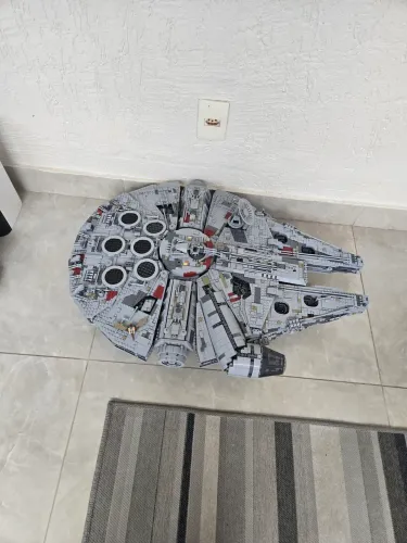UCS FALCON MONTADA