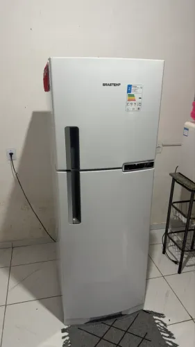 Vende se geladeira