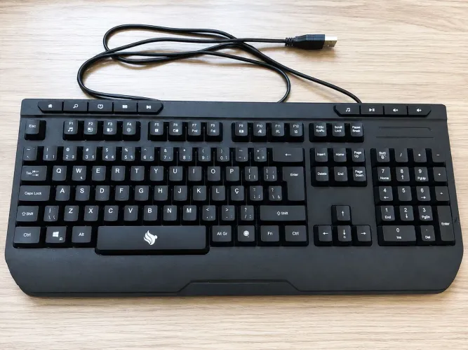 TECLADO PICHAU USB RGB ABNT2 - EXCELENTE ESTADO