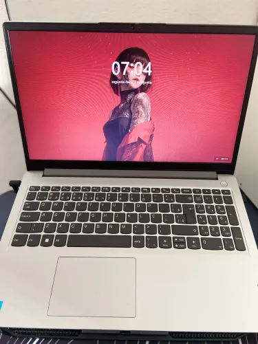 Notebook Lenovo IdeaPad 1 i3-12ª geração 8GB RAM 256 SSD