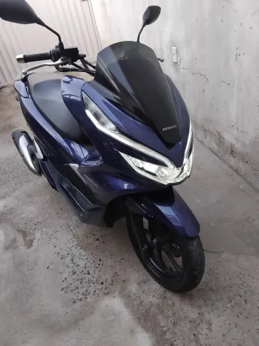 Pcx azul.