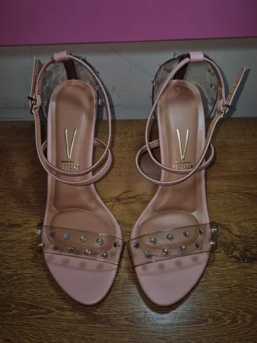 Sandália Vizzano Rose com Spikes
