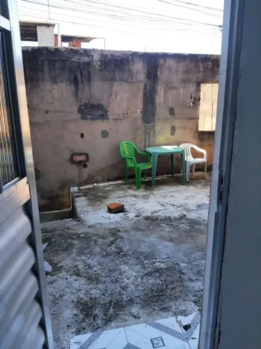 Vende-se, esta casa.