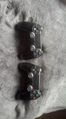 Kit com 2 Controles para PS4 Preto - Novos / Pouquíssimo Uso