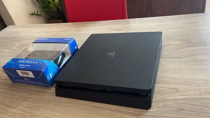 PlayStation 4 Slim 1 Terá Goldhen10.00