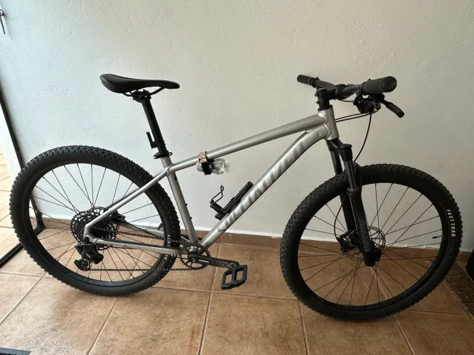 Bicicleta Specialized Rockhopper Expert 2023 Tamanho L
