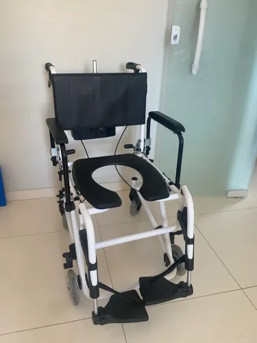 Vendo cadeira de banho nova