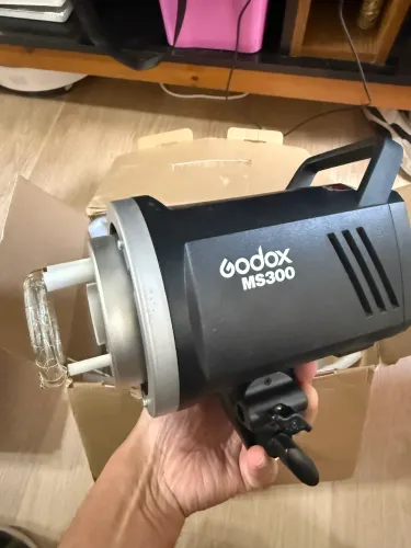 Flash de Estúdio Godox MS300 - Excelente Estado