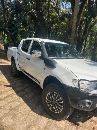 Mitsubishi L200 Triton GL 3.2 CD TB Int. Dies. Mec. 2014
