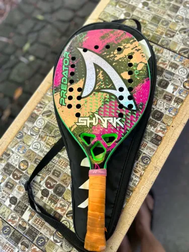 Vendo raquete de beach tênis shark predatório