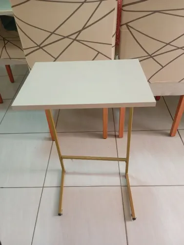 Mesinha para notebook ou canto de sala