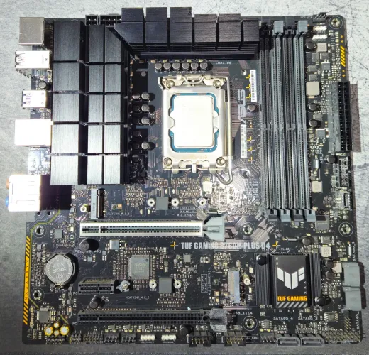 Placa mãe asus B760Mplusd4, memória ram 16gb corsair, Intel i5 13500