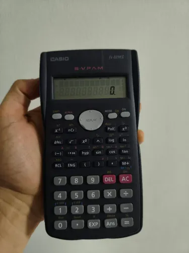 Calculadora Científica Casio fx-82MS
