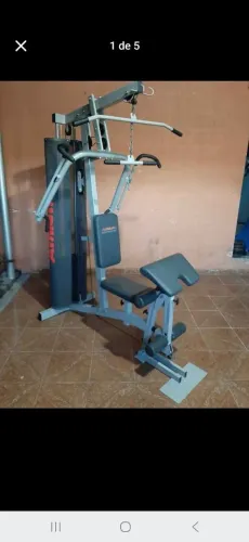 Estacao de musculação seminova  mas de 40 exercícios.