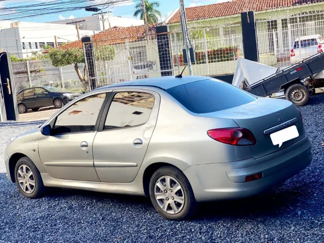 Peugeot 207 Sedan Passion XR 1.4 Flex 8V 4P 2013