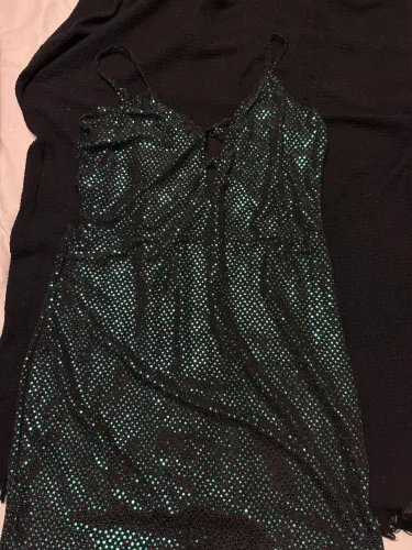 Vestido brilhoso verde e preto lindo