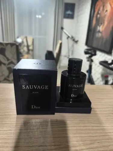 Vendo sauvage elixir 100ml , com aproximadamente 90 a 95 ml