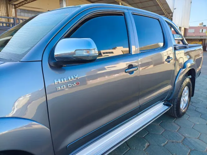 Toyota Hilux CD SRV D4-d 4X4 3.0 TDI Diesel AUT 2012