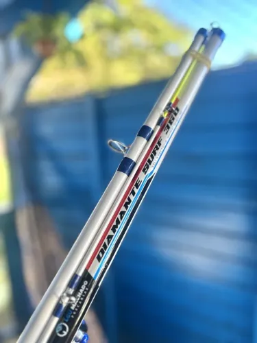 Kit Pesca de praia: Vara Carbono 3,60m 60lb + Molinete 4000 c/ Linha