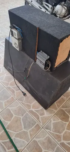 Caixa de som automotivo