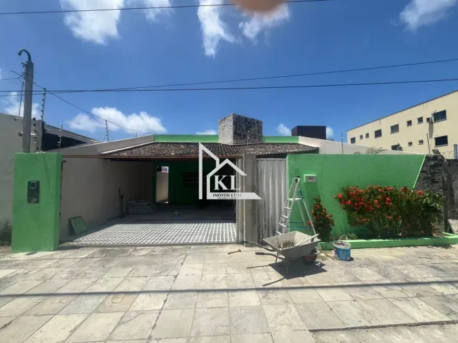 Casa com 3 suítes, reformada - Prox. ao Salesiano em Nova Parnamirim