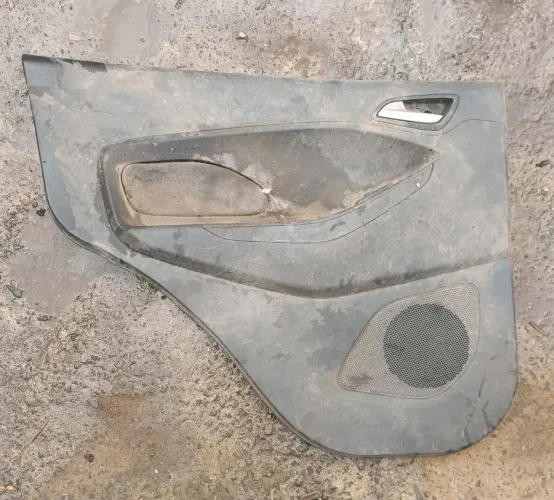 Forro de porta Ford Ka 15/18 original usado
