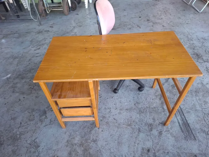 Mesa de escritório completa 