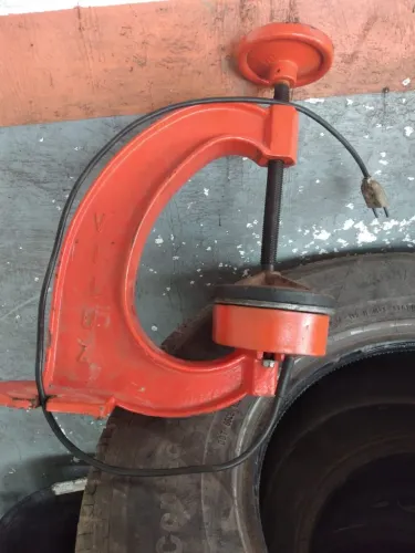 Vendo máquina de frizar pneus ,máquina de vulcanização de câmara de ar e calibrador