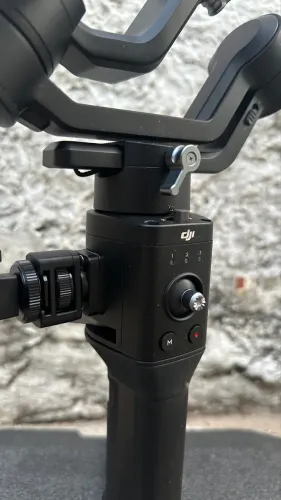Estabilizador Gimbal DJI Ronin-SC para Câmeras Mirrorless - Impecável