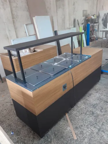 Mesa termica com base de pratos