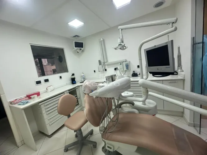 sala com ante-sala (consultório dentário montado) no centro, próximo ao Parque Halfeld, co