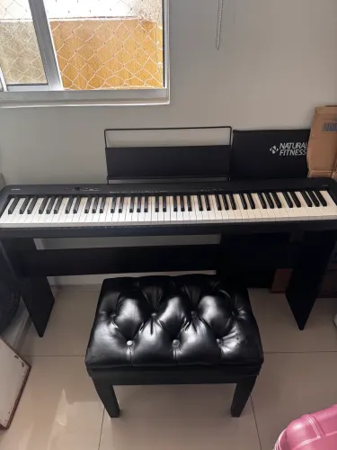 Piano Digital Casio CDP-S100 preto com 88 teclas.