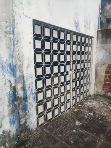 Grades e portões e aranhas