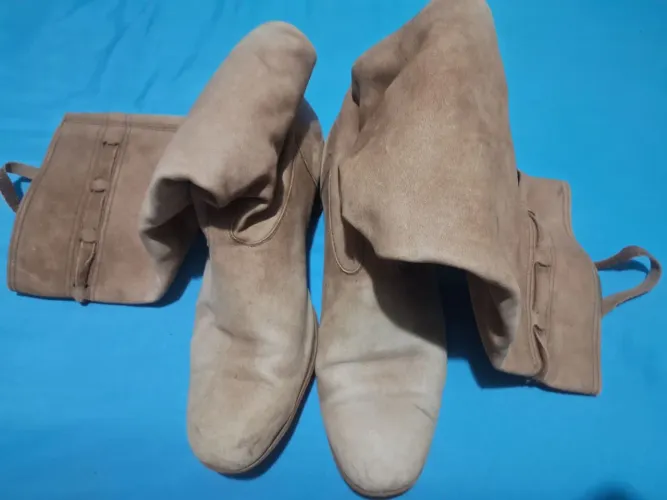 Bota torneada cano longo
