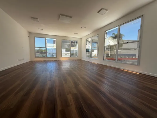 Sala comercial a uma quadra da Beira-mar 